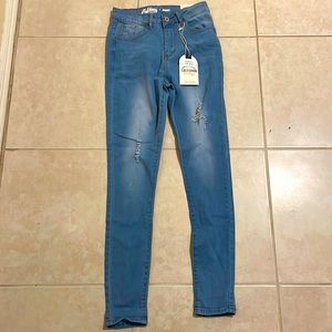 Light wash skinny jeans never been worn